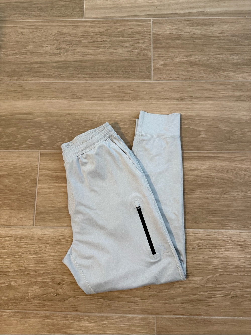 Vuori Men's Sunday Performance Jogger in Limestone Heather